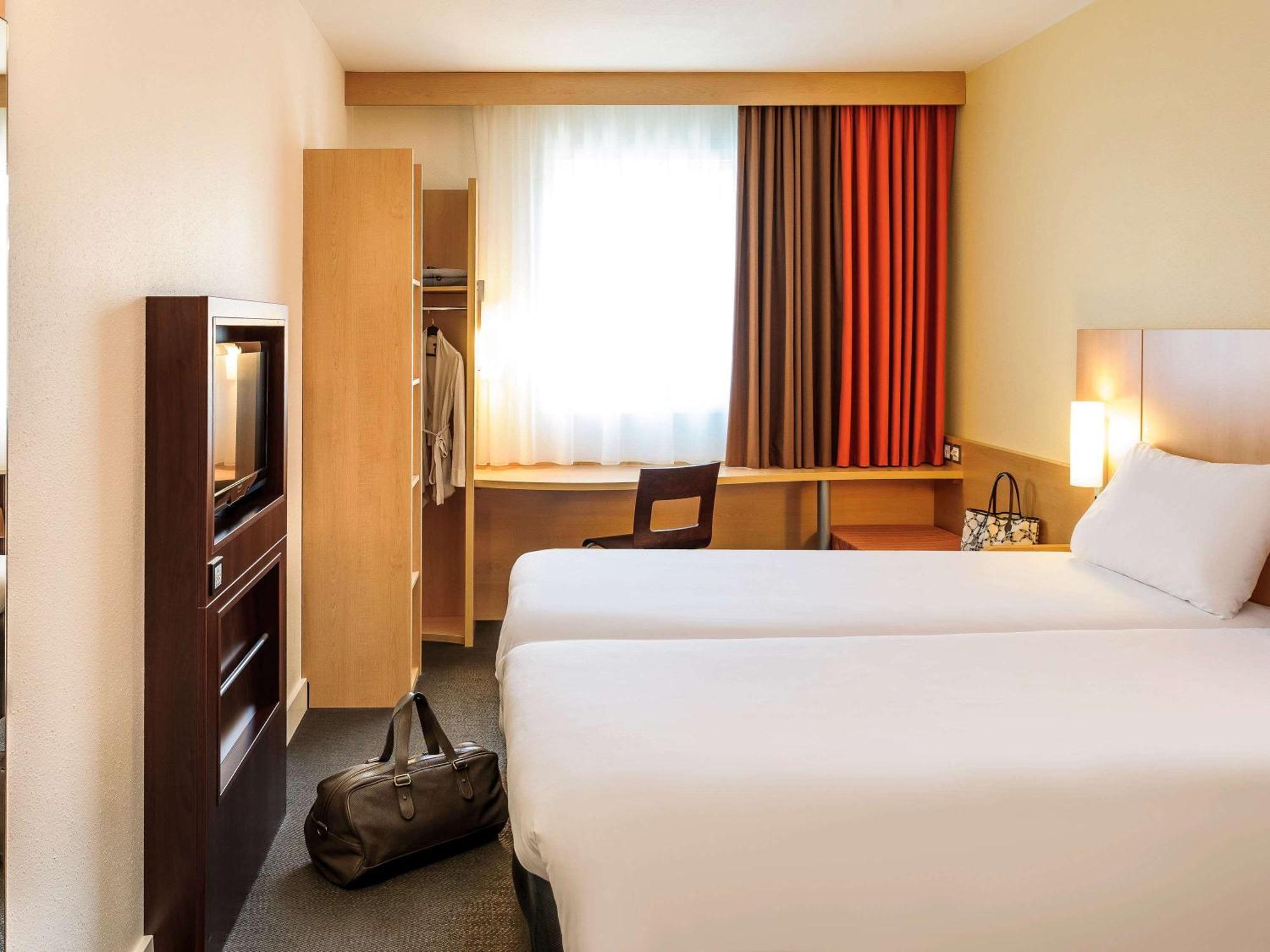 Ibis Paradiso